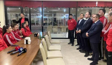 Güreş camiası iftarda bir araya geldi