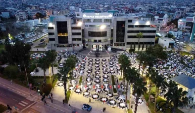 Hakan Tütüncü, Kepez Belediyesi çalışanlarına iftar yemeği ile veda etti