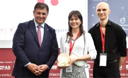 İzmir Büyükşehir Belediye Başkanı Dr. Cemil Tugay, Doğaltaş Tasarım Yarışması’nın Kazananlarına Ödüllerini Verdi