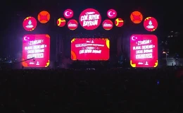 İstanbul Büyükşehir Belediye Başkanı Ekrem İmamoğlu, Üsküdar Meydanı’nda 23 Nisan coşkusunu yaşadı