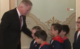 İstanbul Valisi Davut Gül, koltuğunu 4. Sınıf öğrencisi Derin Mina Koç’a devretti