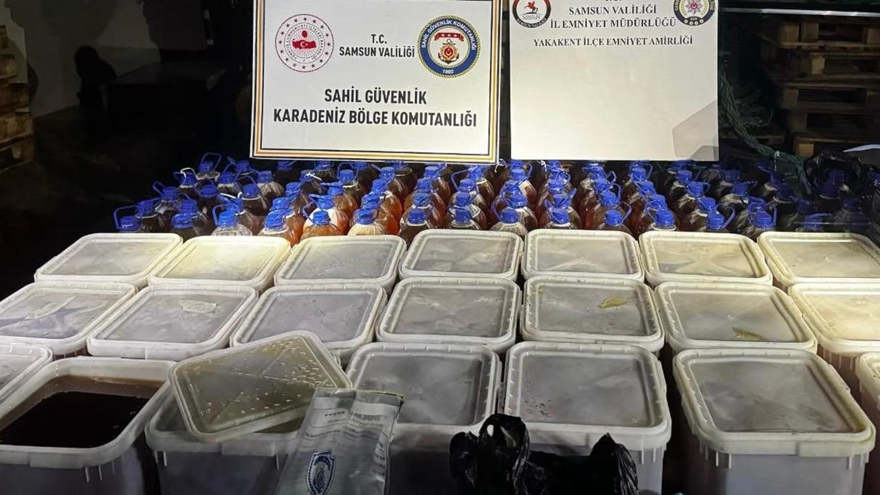 Balıkçı teknesinde 1,2 ton kaçak bal ele geçirildi
