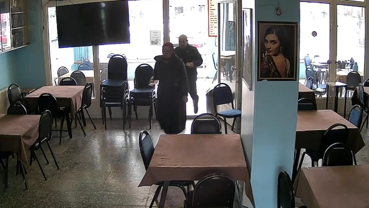 Tokat’ta kahve içtikleri dükkana helallik notu ve 100 lira bıraktılar